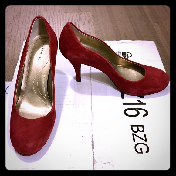 Tahari Colette Suede Pump in Red, 7.5M - Picture 1 of 4